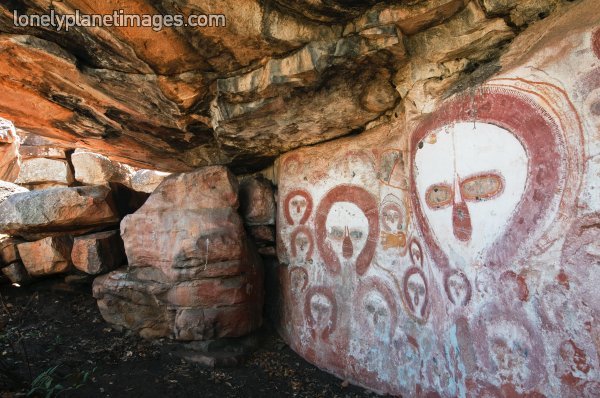 Wandjina (creator beings) rock art, Bachsten Creek, West Kimberley&#8230;