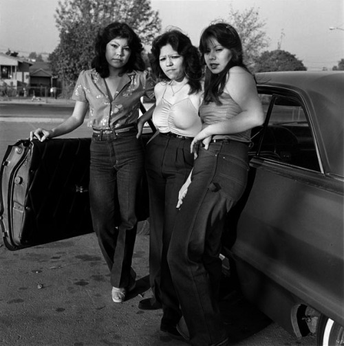 sisterwolf:

East L.A. Girls - Janette Beckman
