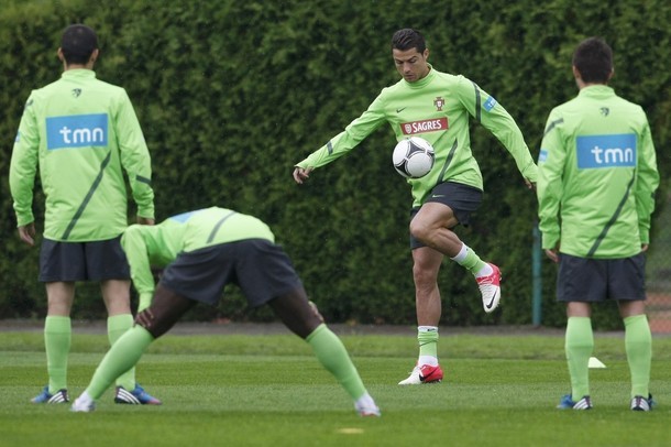  Elegant skills.Training in Opalencia before travelling to Warsaw, 20.06.2012(via Photo from Reuters Pictures)