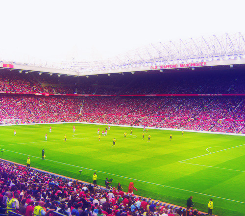 
64/100 photos of Manchester United.
