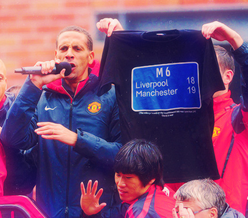 
65/100 photos of Manchester United.
