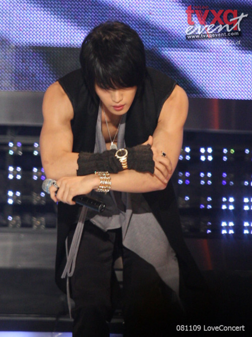 Holy arms!!!!!!!! 