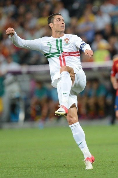  The concentration on his face!
EURO 2012 - semi-final Portugal vs. Spain, 27.06.2012(via Photo from Getty Images)