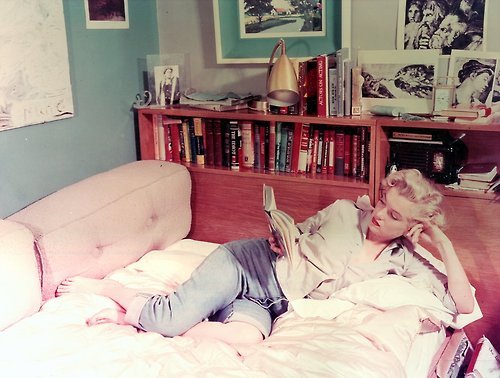 mymarilynmonroedaily:

Marilyn Monroe photographed by John Florea, 1952.