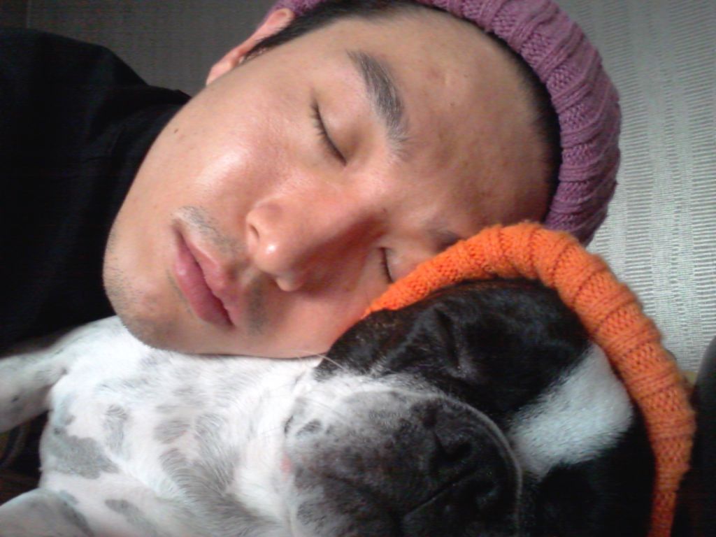 Dong Hyeon-Bae Twitter Update with Boss! (120702)

&#8220;Me and Boss&#8217; bed~ We sleep wearing beanie zZ Nose~ 새근 새근 (saegeun saegeun)~ 드르렁 (dreong)~
*NOTE. - 새근새근 = breathing of a sleeping baby- 드르렁 = snoring 

source: @dollbae14translated by: V @bigbangforlife 