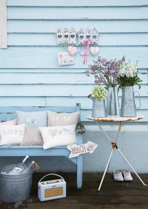 (via It’s Summertime! Create your own alfresco living room | House and Home)