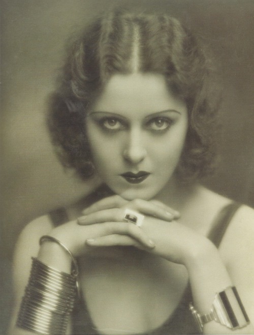 wehadfacesthen:

Model wearing jewelry by Jean Desprès, 1930
 via fantomas-en-cavale