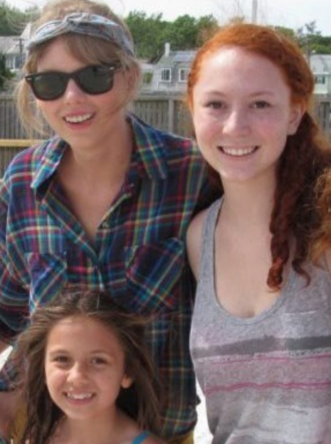 
Taylor with fans today (July 5th, 2012)  [x]
