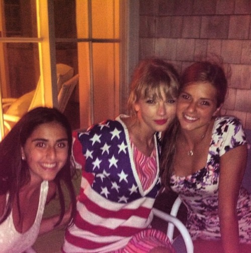 
Taylor with some fans in Cape Cod
