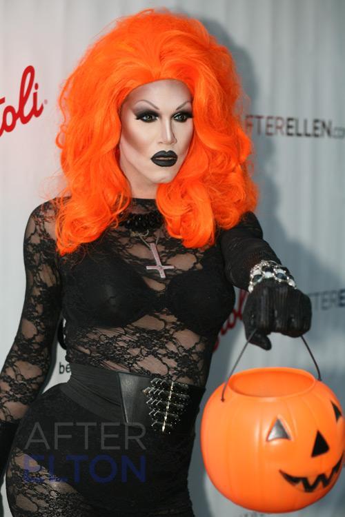 chavbrand:

Trick or Treat with Sharon Needles 
