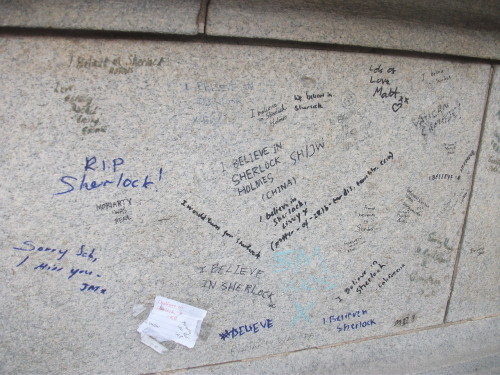 jam-moriar-tea:

allons-ytobakerstreet:

The wall of St Bart’s

Sorry Seb, I miss you -JM x
who’s crying? i’m crying
