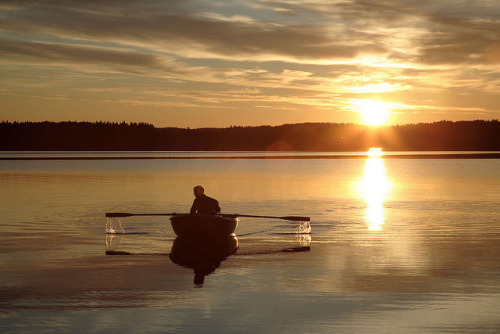 Fisherman at sunset in Kajaani © Rob Watkins 2007 by Aland Rob on Flickr.