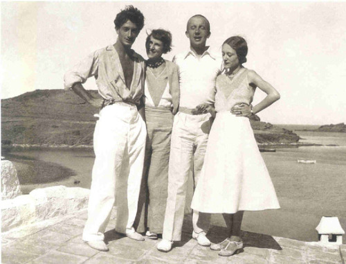 Salvador Dali, Gala, Paul et Nush Eluard, 1931
