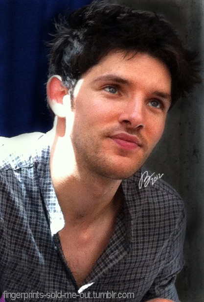fingerprints-sold-me-out:

This is probably one of my favorite pictures I took at SDCC— also one of the only ones I took of Colin that didn’t end up slightly blurry so I felt the need to share it with all you Merlin fans on tumblr!
But please don’t steal my photo— if you steal and don’t credit you’ll make me sad!
