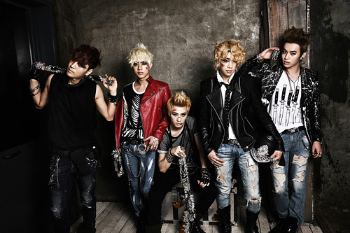 fychaos:

HQ version of group pic for [RACER] (1404 x 936)
