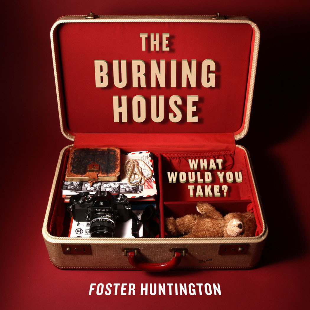 El libro Burning House, la casa en llamas: What Would You Take, ya está en las tiendas y en línea.  Recoge el suyo hoy!