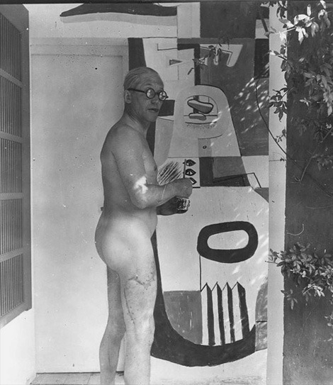 http://fr-c.tumblr.com/post/27990527139/archilista-le-corbusier-painting-a-mural-at