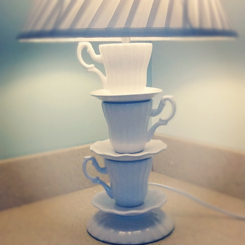 tentaclesandteacups:

everyonedies:

saffysworld:

LOVE our new lamp

SO CUTE

Actually so jealous right now :O ♥