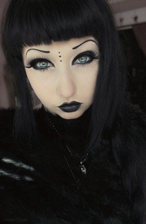 Goth girl solo