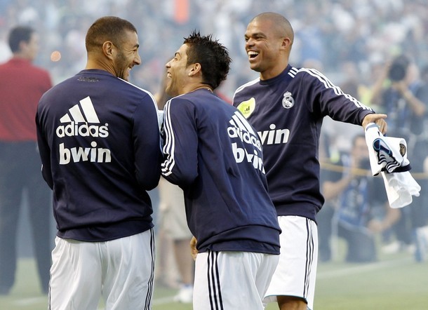  What&#8217;s so funny, cuties?(via Photo from Reuters Pictures)
LA Galaxy vs. Real Madrid 1:5, 03.08.2012
