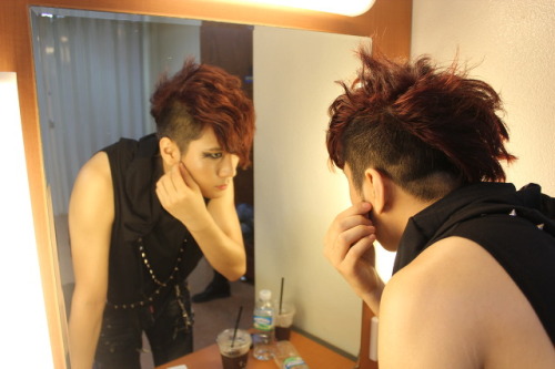 [120727] ChAOS Diary ~ backstage @ Music Core (first comeback stage)