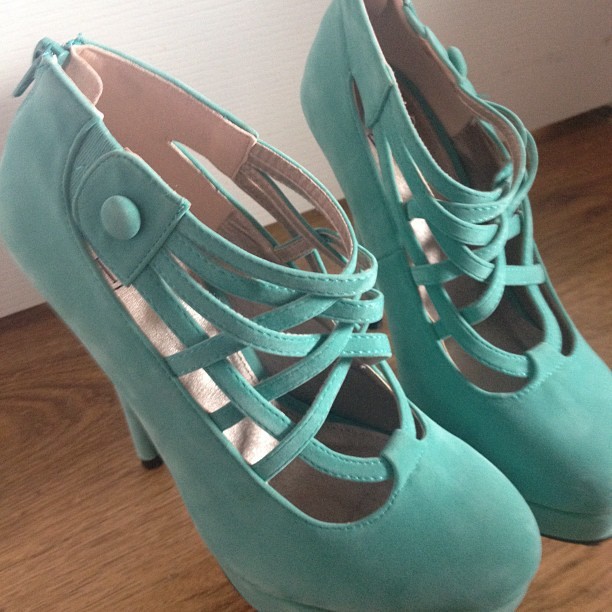leannabutler: New # # turquesa sapatos # estiletes (tiradas com Instagram)