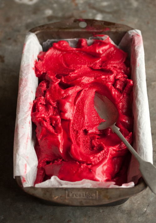 gastrogirl:

red velvet ice cream.
