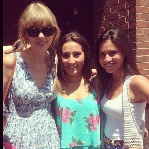 
Taylor with fans at Pancake Pantry today (8/9/12)
