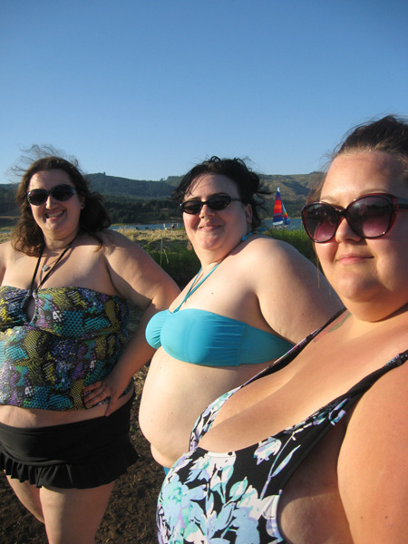 lovethechub:

Fun day at the lake! fatanarchy, fattyforever and friend.

Who&#8217;s your friend?