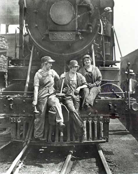 theroamer:

Women railroad workers. 
