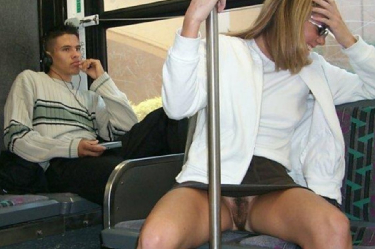 Увидел девушку без трусиков в автобусе онлайн 12 фотография