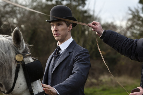 Parade&#8217;s End starts airing today! How exciting. Have a fab behind the scenes shot of Benedict as Christopher Tietjens to start the day!
Parade&#8217;s End airs at 9:00 p.m. on BBC 2. Benedict will be promoting it on The One Show on BBC 1 earlier that evening at 7:00 p.m.
The World of Parade&#8217;s End airs directly after Parade&#8217;s End finishes airing at 10:00 p.m. on BBC 2.