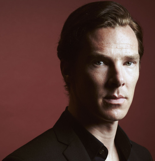 Radio Times fangirls over Benedict more than we do :D

Benedict Cumberbatch: exclusive Radio Times desktop wallpaper
