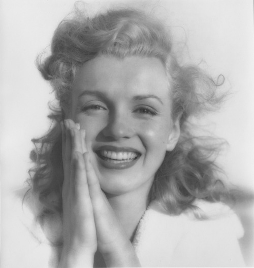 Marilyn Monroe photographed by André de Dienes, 1949.