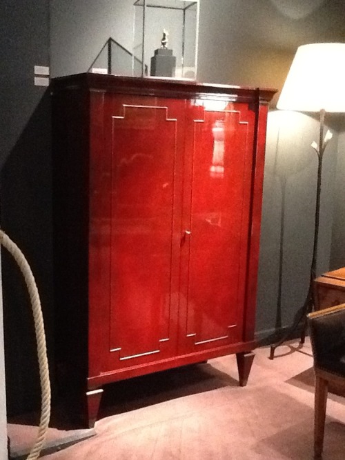 Over at Galerie Michel Giraud we spotted a magnificent red-lacquered cabinet (circa 1938-42) by Eugene Printz. The details and finish on this piece are sublime. 