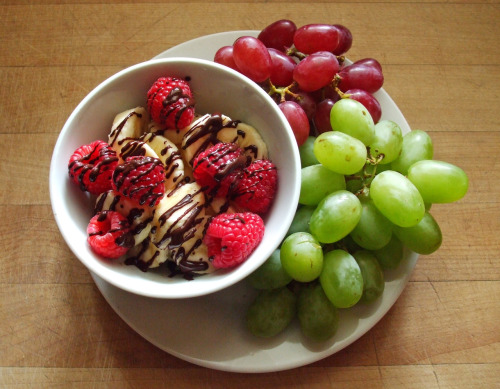 garden-of-vegan:

bananas and raspberries with dark chocolate, red &amp; green grapes
