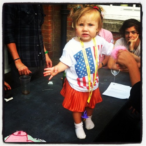 getmenialler:

Lux and Harry at Lux´s birthday party.
