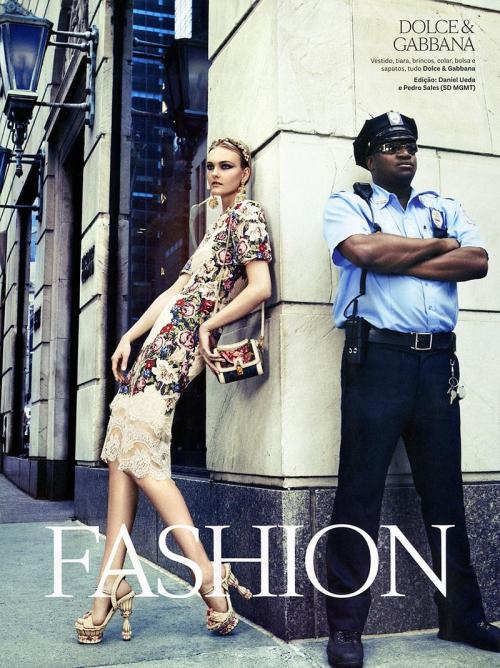 shes-in-vogue:

Vogue Brasil september 2012
Model: Caroline Trentini
Photographer: Fabio Bartelt

