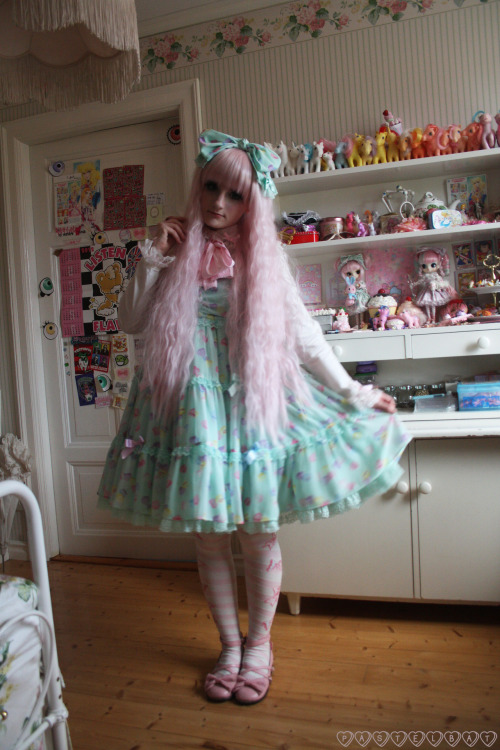 How i looked today, wore my sugar heart dress from angelic pretty♥ 