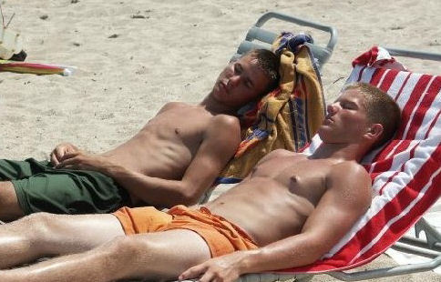 nothing says bromance like catching some rays together, no agenda&#8230;  topher ;)side note: BOB is trying to reach 10000 followers by new year’s, so any reblogging, favoriting, liking and promoting is much appreciated!