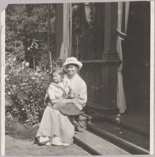 Grand Duchess Olga with Anna Vyrubova&#8217;s niece: 1915. 