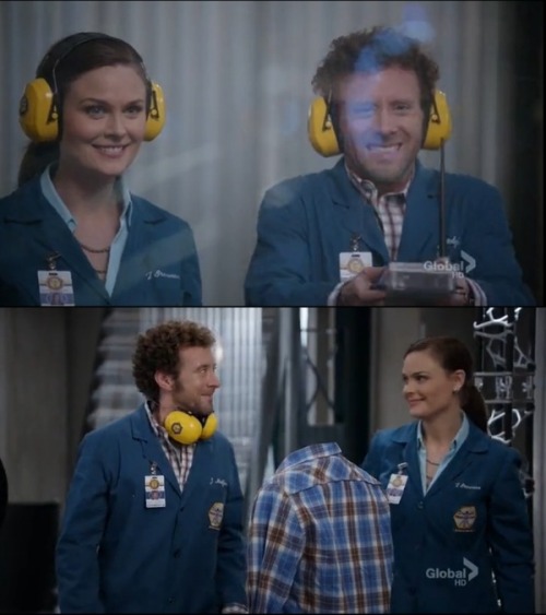 
One of the best things about the episode,
Brennan and Hodgins working together.
