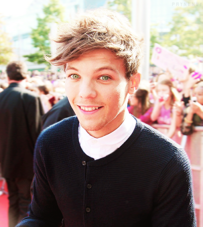 
↳ Louis at the Teen Awards
