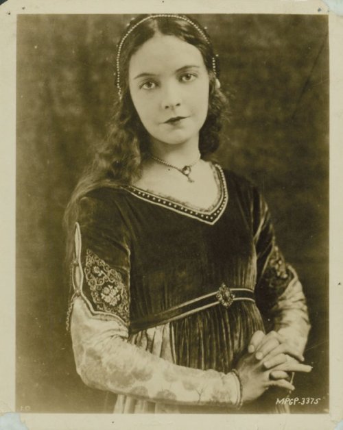 maudelynn:
Happy Birthday to Lillian Gish (October 14, 1893 – February 27, 1993)
