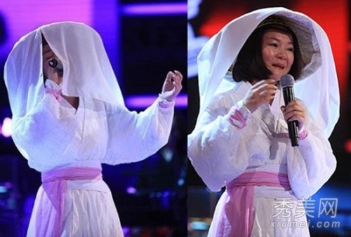 The third and last photo shows a collage of two identically-sized pictures. Each of the smaller halves shows a woman singing in a concert, dressed in white peasant’s clothing with a hat with a veil hanging from the hat. The bottom-right corner credits the photo to the web site xiumei.com.