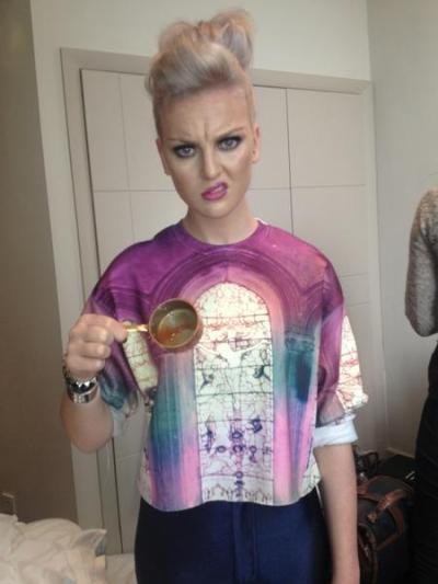Ok. I know I&#8217;m little. Hence LITTLE MIX! But this is taking the mic! This is the smallest pan ever! Perrie ♥