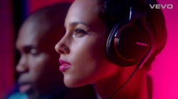 Alicia Keys-Girl On Fire [Premiere]
