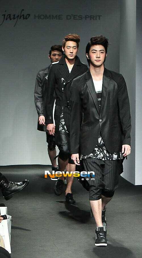 121022 Cheondung @ 2013 Seoul Fashion Week 
Credit:  as tag