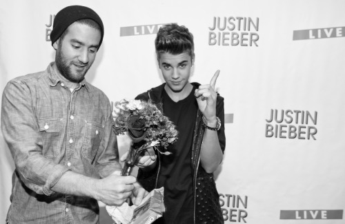 mikelernerphotography:

I gave Bieber flowers once. He threw them at face and demanded sunflowers.