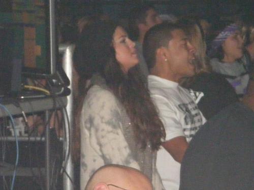 Selena and Alfredo at Justin&#8217;s concert